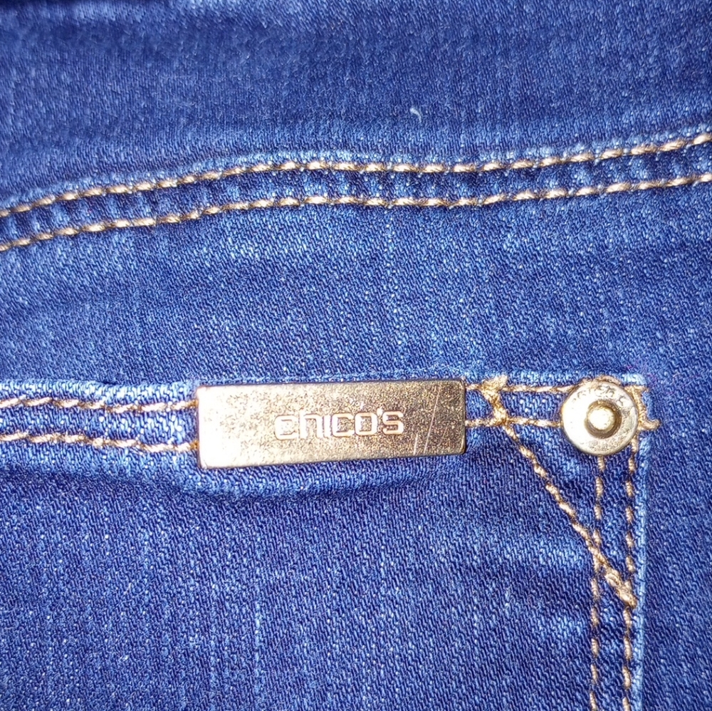 EUC So Slimming girlfriend ankle Chico's Jeans